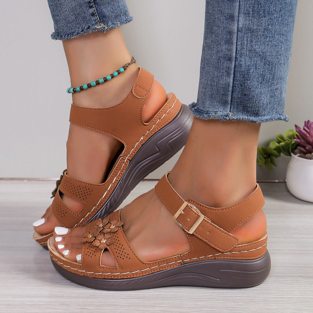 Damen Komfortable Sandalen mit verstellbarem Riemen und elegantem Blumendesign EB