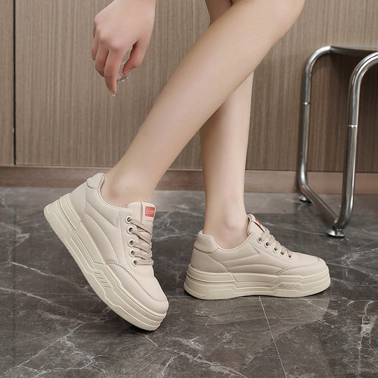 Damen Plattform Sneakers mit robustem Sohlenprofil und sportlichem Design EB