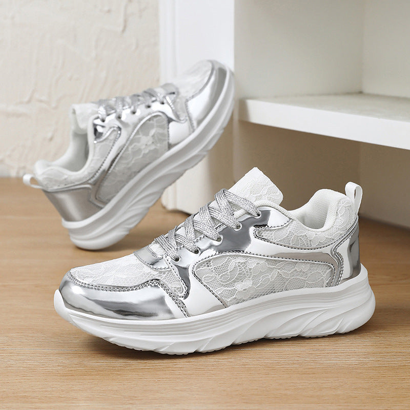 Damen Sneaker mit glänzendem Obermaterial und spitzenförmigem Design EB