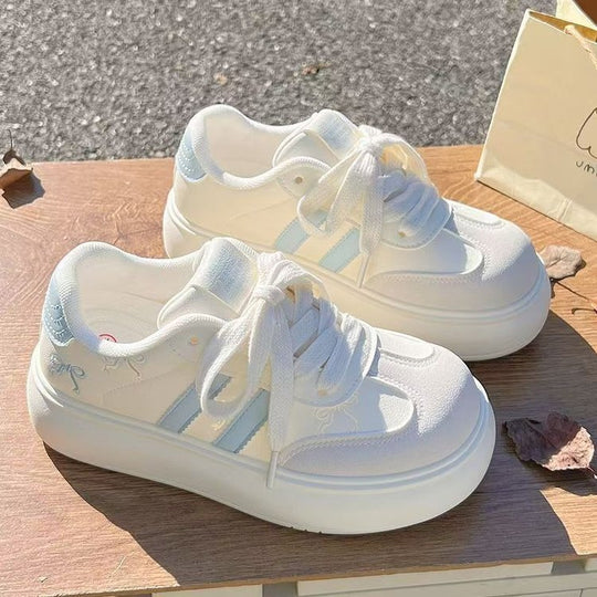 Damen Modische Sneaker mit trendigen Applikationen und bequemer Sohle EB