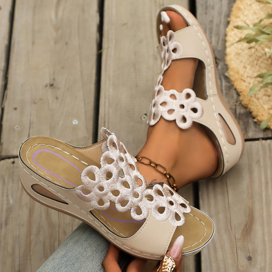Damen Wedge-Sandalen mit elegantem Blumen-Design EB