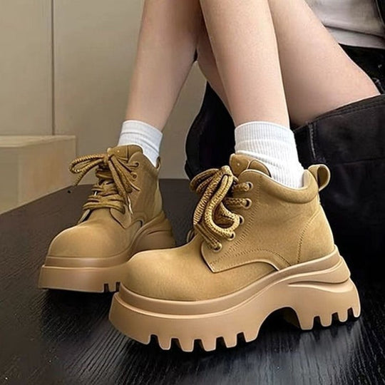 Damen Chunky Boots mit hohem Profil und robustem Schnürverschluss EB
