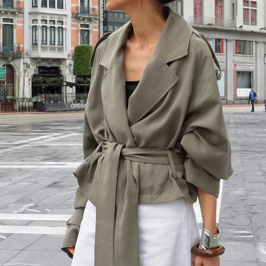 Damen Modische Oversized-Jacke mit Bindegürtel und raffinierter Schnittführung EB