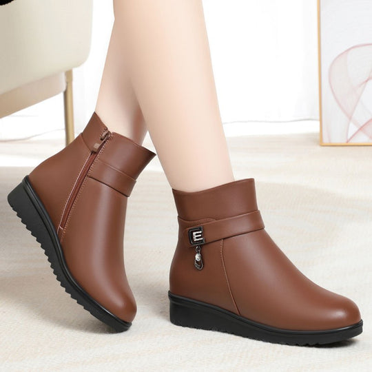 Damen Modische Stiefeletten mit seitlichem Reißverschluss und dekorativem Riemen EB