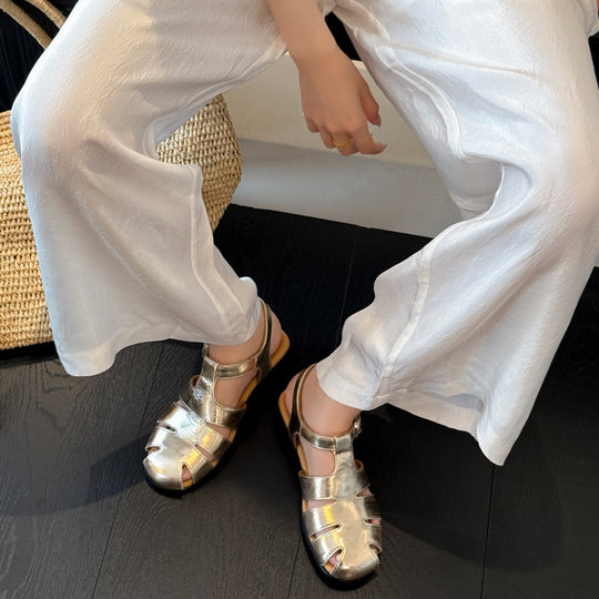 Damen Komfortabele Sandalen mit verstellbarem Riemen und schimmerndem Finish EB