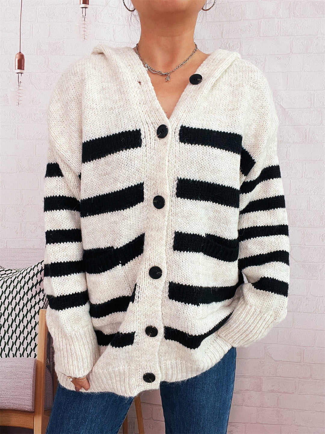 Damen oversized Strickjacke mit kontrastierenden Streifen und Kapuze EB
