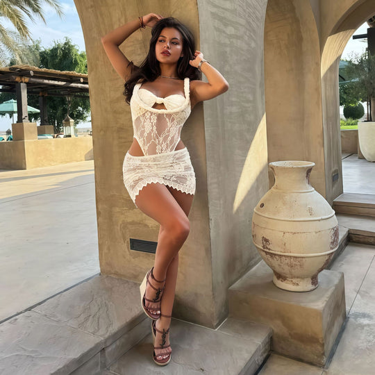 Damen sexy Spitzenkleid mit verführerischem Schnitt und transparenten Akzenten EB
