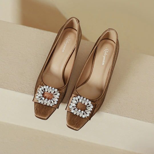 Damen modische Pumps mit funkelndem Schmuckdetail EB