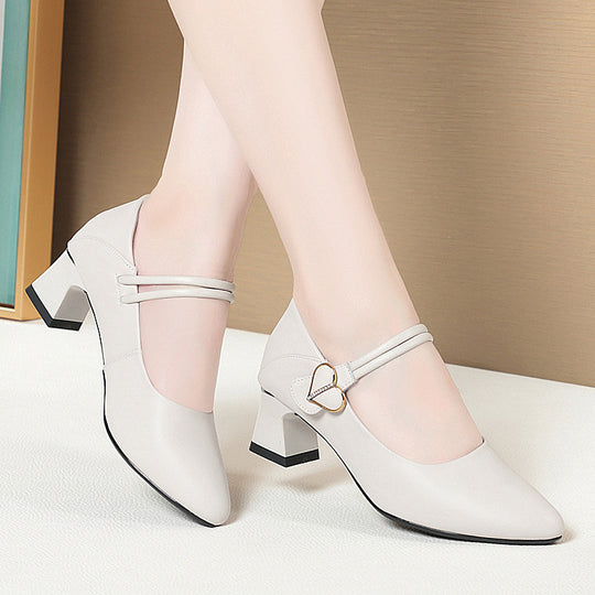 Damen Mary Jane Pumps mit modischem Riemen und elegantem Herzdetail EB