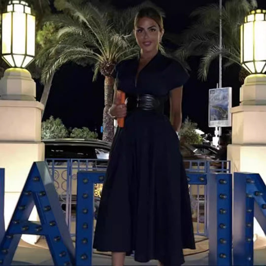 Damen Maxikleid im zeitlosen Schnitt mit verkürztem Oberteil und eleganter Taillenbetonung EB