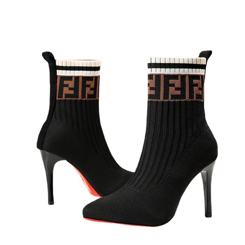 Damen Strumpfstiefel mit elegantem Absatz und markantem Logo-Design EB