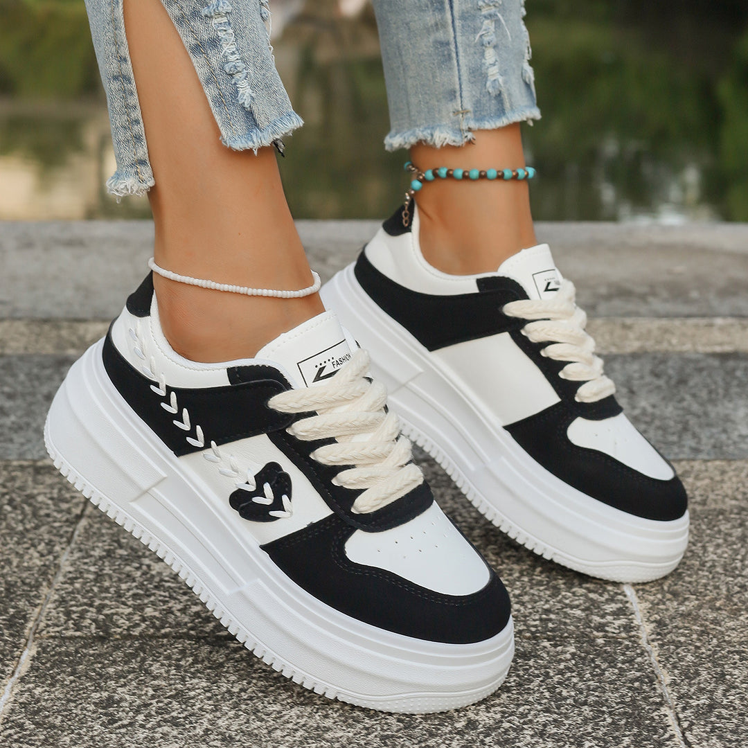 Damen Trendige Plateau-Sneaker mit modischen Akzenten EB