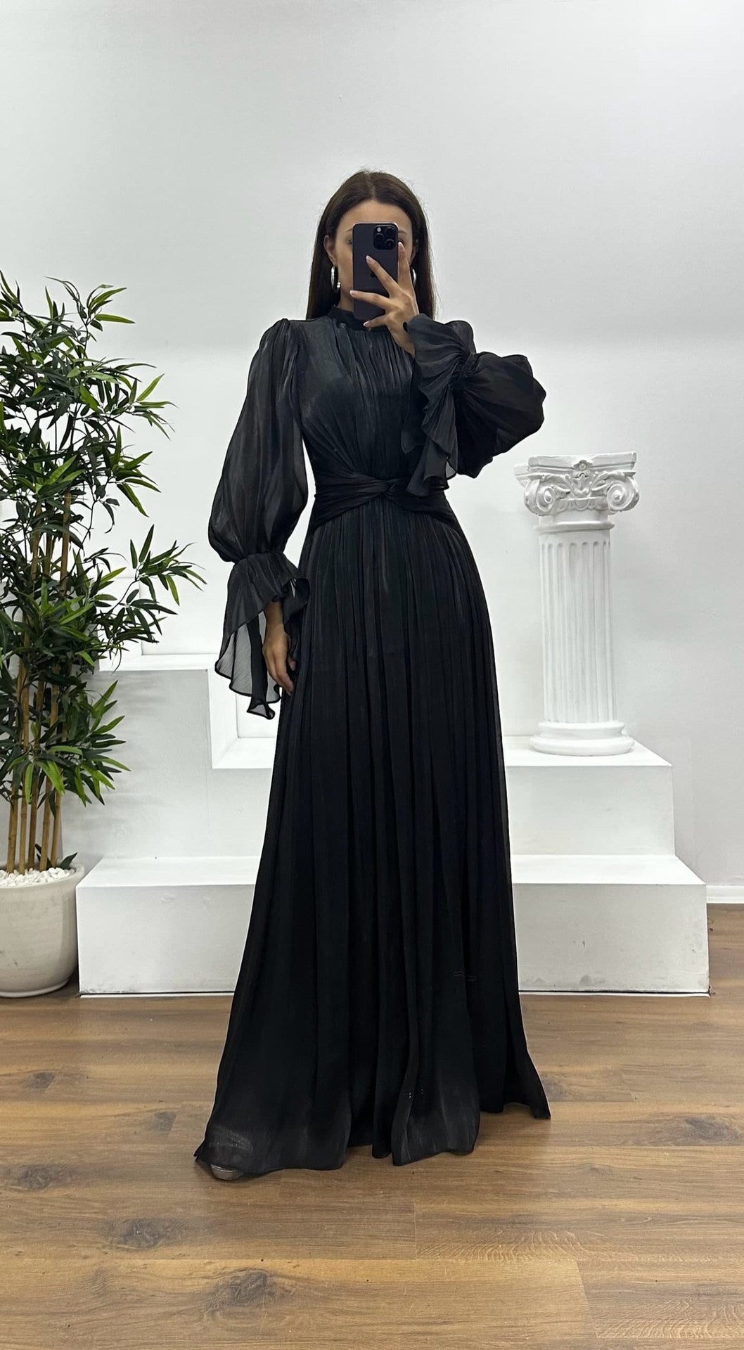 Damen Maxikleid mit figurschmeichelndem Schnitt und eleganter Raffung EB