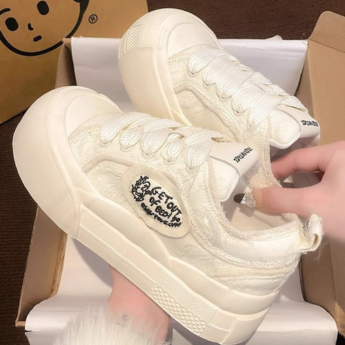 Damen Exklusive Trend-Sneaker mit weichem Obermaterial und besonders dämpfender Sohle EB
