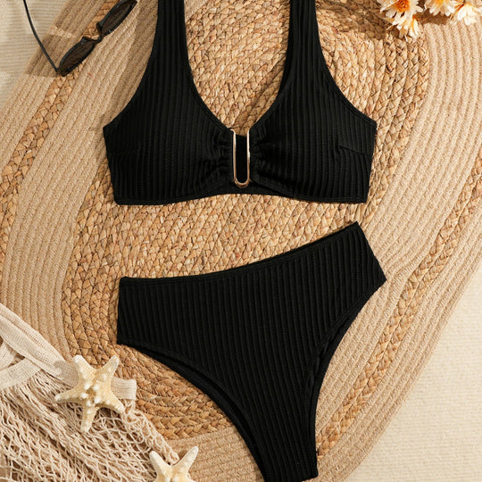 Damen Bikini-Set mit moderner Rippstruktur und eleganten Goldakzenten EB