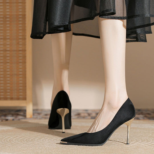 Damen schicke Stiletto-Pumps aus samtigem Obermaterial mit metallischen Akzenten EB