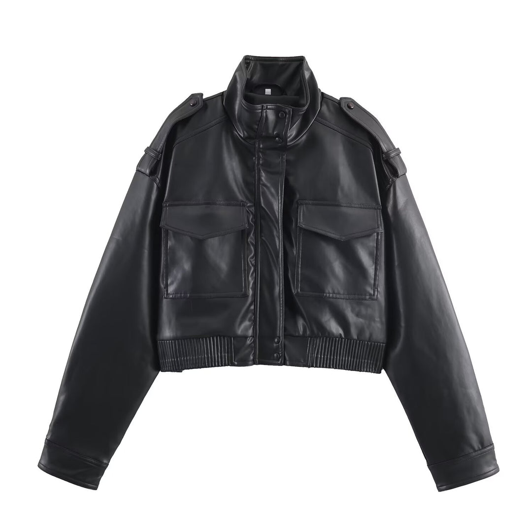 Damen nan kurz geschnittene Military-inspirierte Kunstlederjacke mit hohem Stehkragen, aufgesetzten Pattentaschen, Schulterklappen und geripptem Bund EB