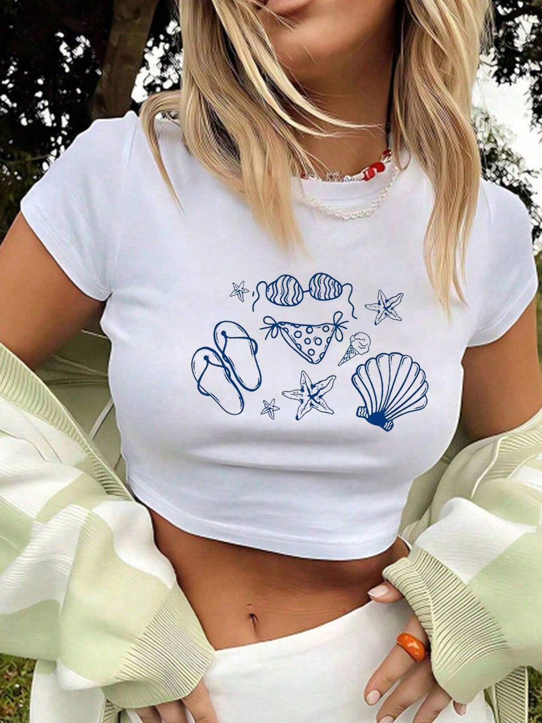 Damen Crop-T-Shirt mit künstlerischem Lippenmotiv und kreativem Druck EB