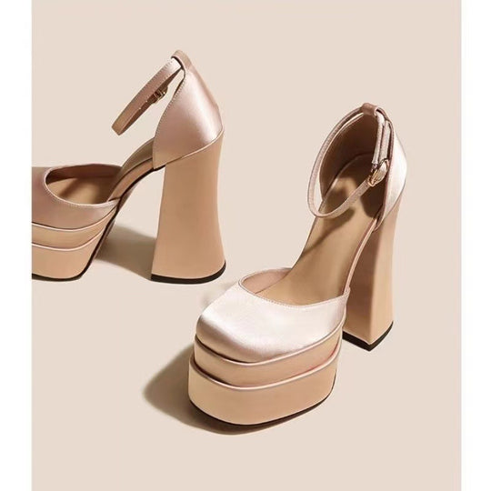 Damen nan Plateau-Sandalette mit skulpturellem Blockabsatz, quadratischer Zehenpartie und kristallbesetztem Knöchelriemen EB