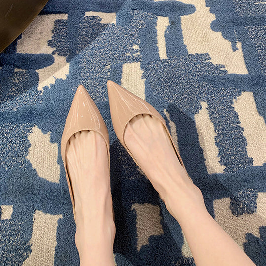 Damen elegante spitze Pumps mit hochglänzender Lack-Oberfläche EB