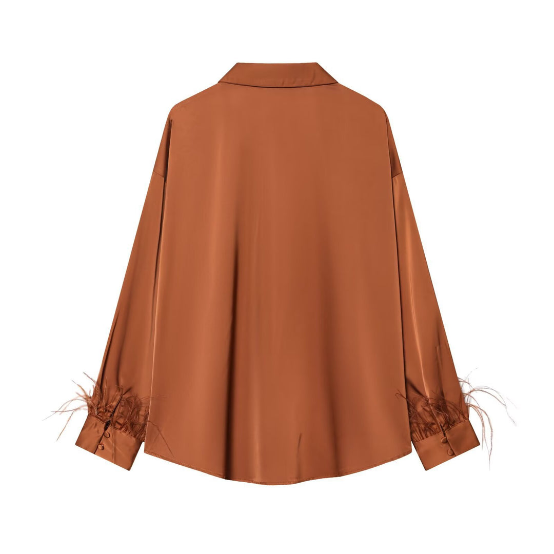 Damen Seidenbluse mit eleganten Federn an den Ärmelabschlüssen EB