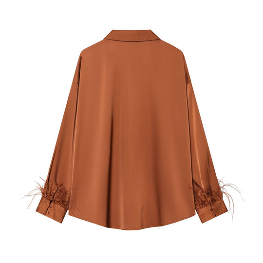 Damen Seidenbluse mit eleganten Federn an den Ärmelabschlüssen EB