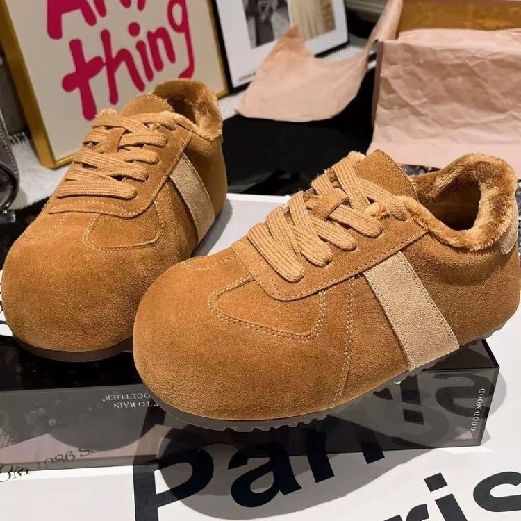 Damengefütterte Sneaker mit weichem Innenfutter und rutschfester Sohle EB