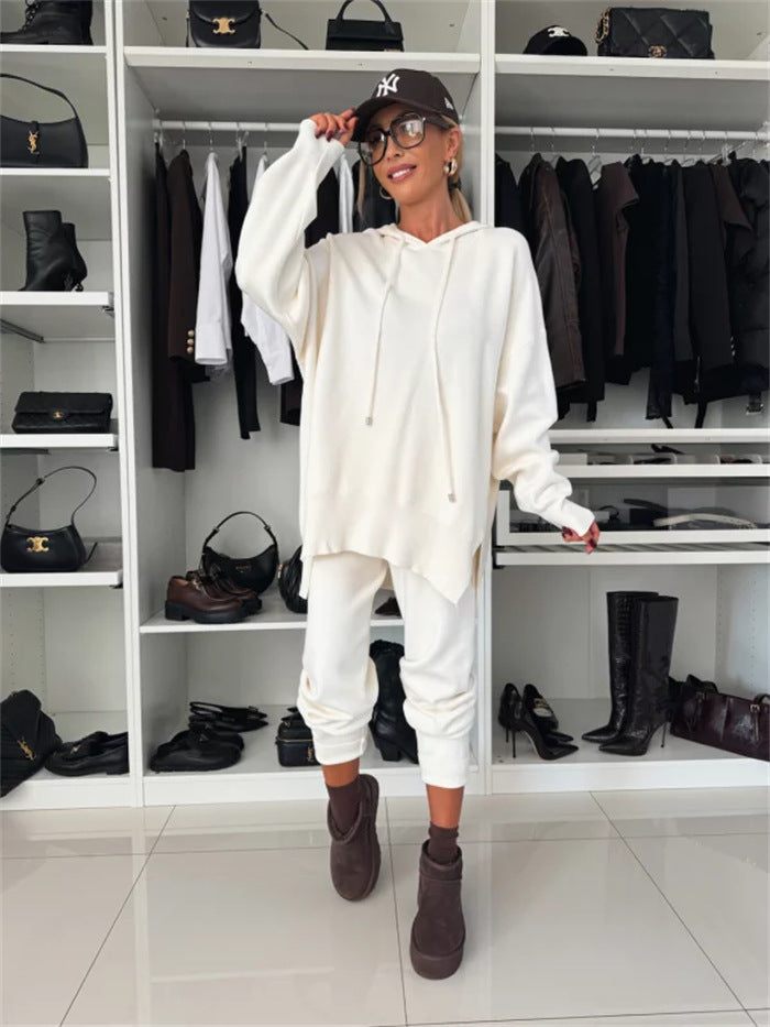 Damen Lounge-Set aus weichem Feinstrick mit übergroßem Kapuzenpullover und schmal zulaufender Bündchenhose EB