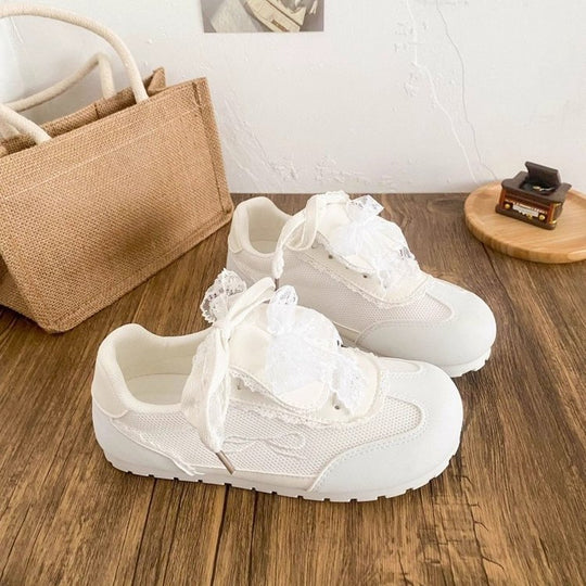 Damen Sneaker mit romantischem Spitzen-Design und atmungsaktiver Oberflächenstruktur EB