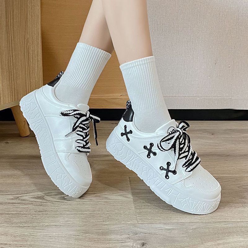 Damen Sneaker mit modischem Design und robuster Sohle EB