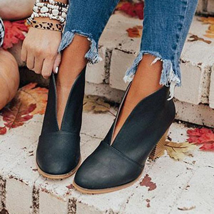 Damen nan knöchelhohe V-Cut Stiefelette mit gestapeltem Blockabsatz und spitz zulaufender Vorderkappe EB