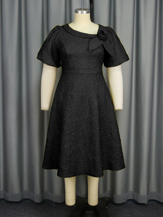 Damen Elegantes Kleid mit strukturierter Blumenapplikation EB