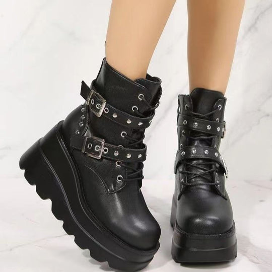 Damen Wedge-Stiefeletten mit dekorativen Schnallen und robuster Profilsohle EB