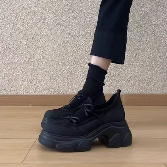 Damen plattformierte Sneaker mit eleganter Schnürung EB