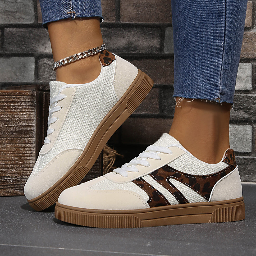 Damen Atmungsaktive Sneakers mit trendigen Leo-Akzenten EB