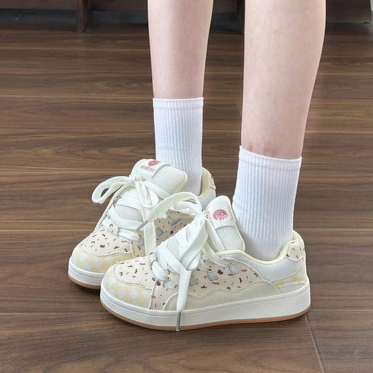 Damen Sportliche Sneakers mit verspieltem Design und bequemem Kunststoff-Obermaterial EB