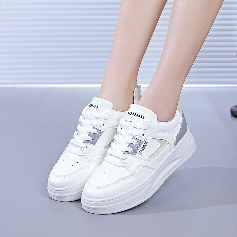 Damen Sneakers mit hochgezogener Sohle und modischem Design EB