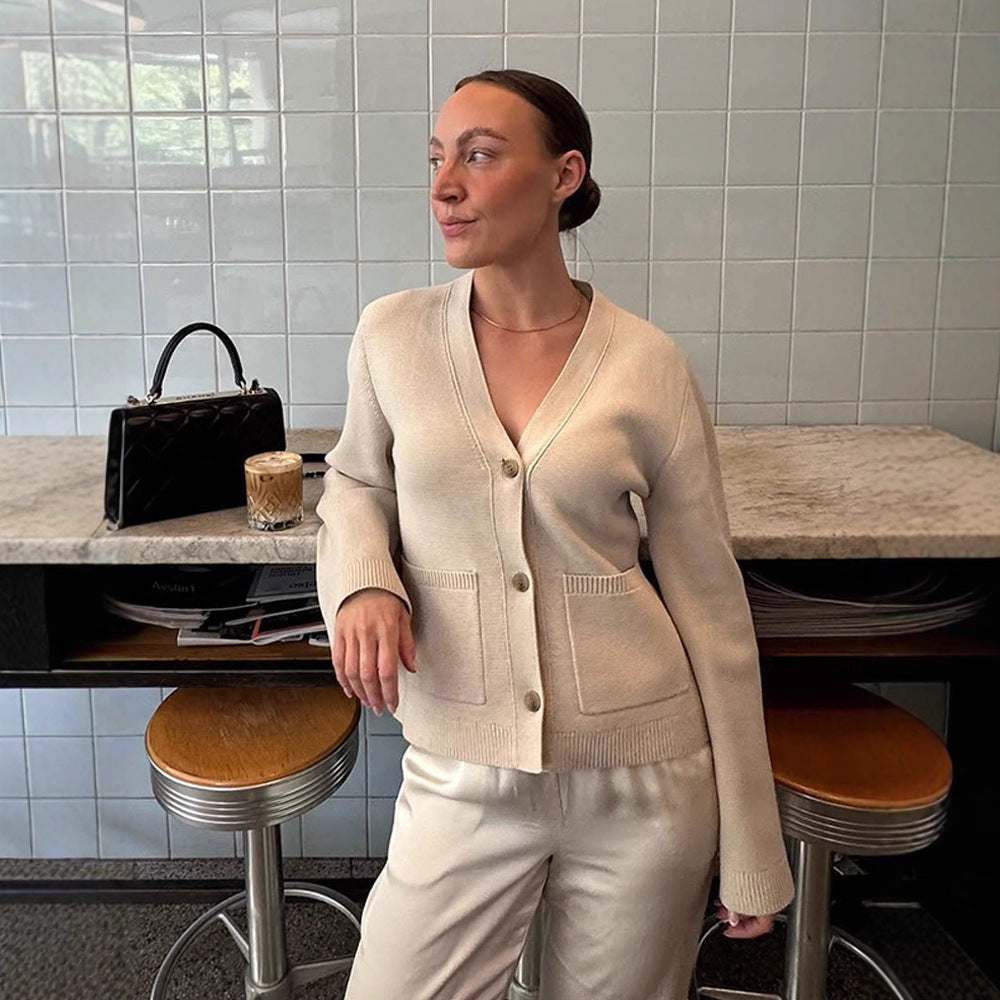 Damen lässige Strickjacke mit weitgeschnittenen Ärmeln und Knopfdetail EB