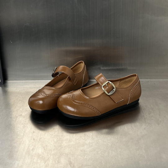 Damen elegante Slipper mit modischem Riemen und feinem Broguemuster EB