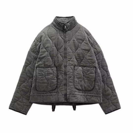 Herren nan gesteppte Übergangsjacke mit Stehkragen, zwei aufgesetzten Rundtaschen und Kordelzugsaum EB