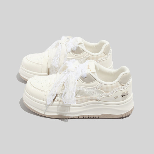 Damen Sportliche Sneakers mit verspielten Rüschen und trendigem Schnürsystem EB