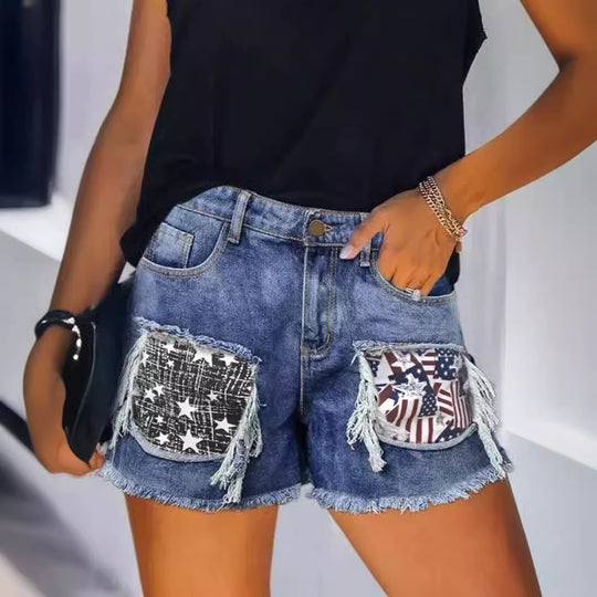 Damen Destroyed Denim-Shorts mit fransigen Taschen und modischen Aufnähern EB