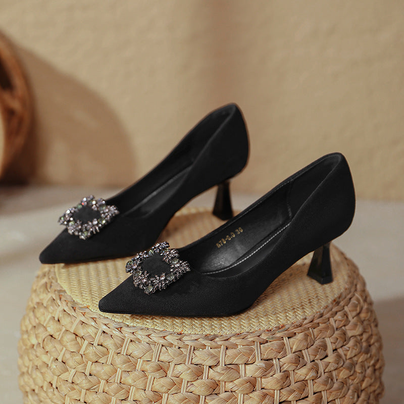 Damen elegante Pumps mit glamourösem Schmuckdetail EB