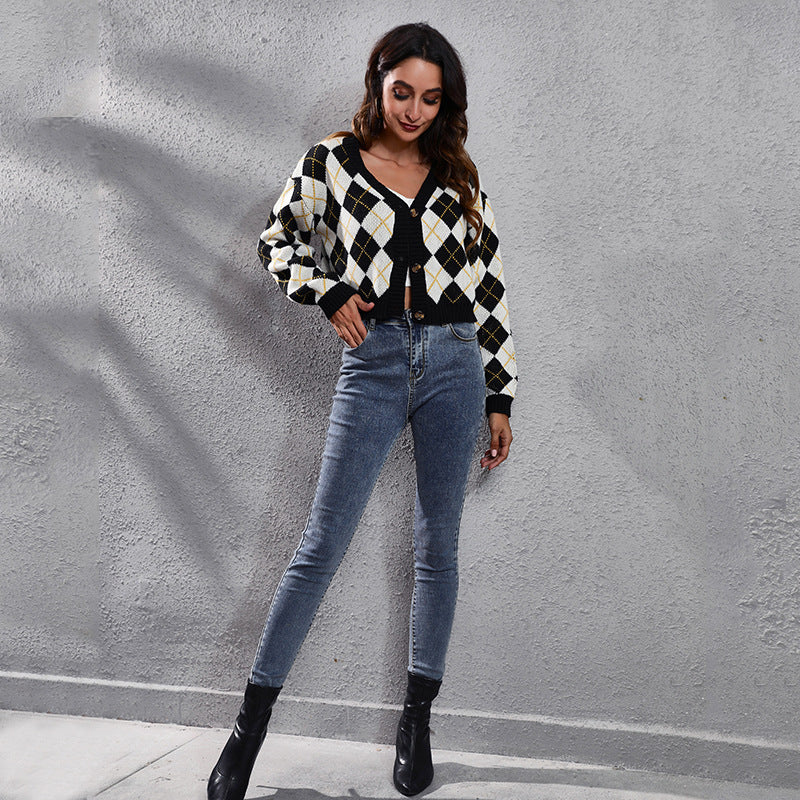 Damen Modischer Karodeckpullover mit tiefem V-Ausschnitt und eleganten Knopfdetails EB