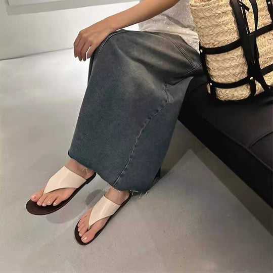 Damen zeitgemäße Zehentrenner-Sandalen mit bequemem Fußbett EB