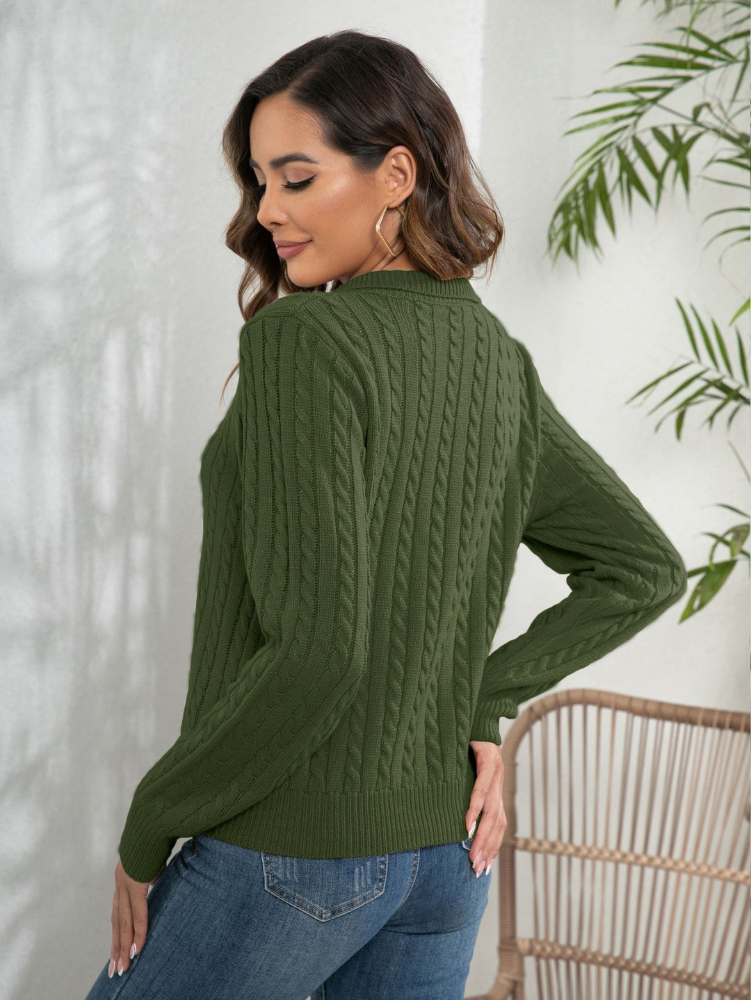 Damen Strickpullover mit V-Ausschnitt und Zopfmuster EB