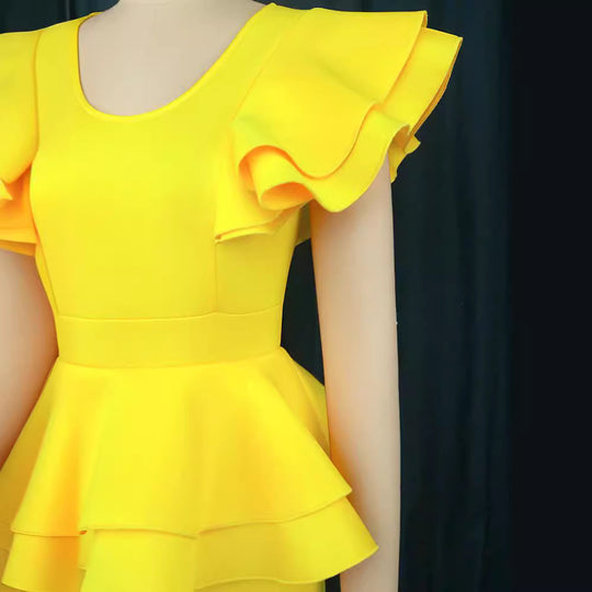Damen figurbetontes Kleid mit voluminösen Rüschendetails EB