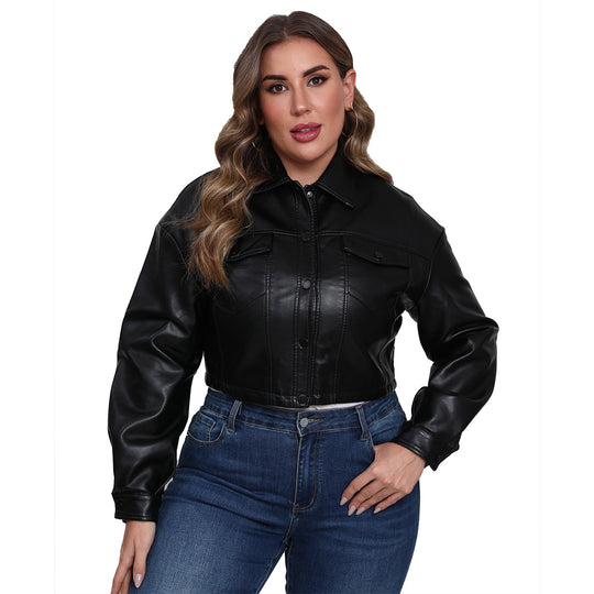 Damen nan kurze Oversized-Kunstlederjacke im Trucker-Stil mit Pattentaschen und verdeckter Druckknopfleiste EB
