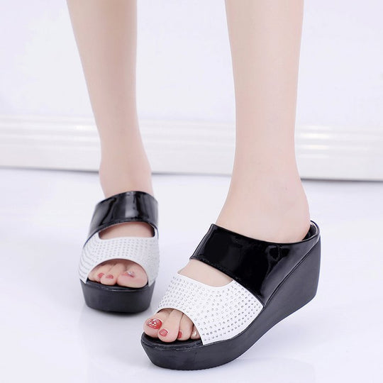 Damen Wedge-Pantoletten mit komfortabler dämpfender Sohle und eleganter Dekorverzierung EB