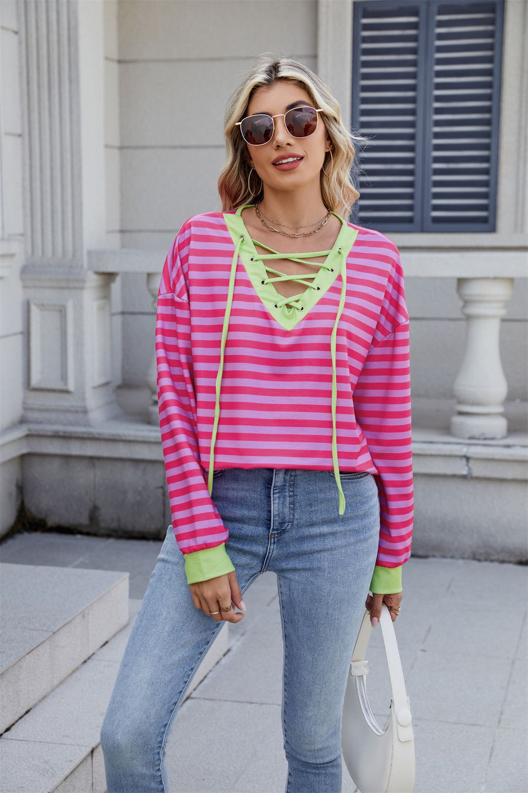 Damen modischer Cropped Pullover mit auffälligem Schnürdetail EB